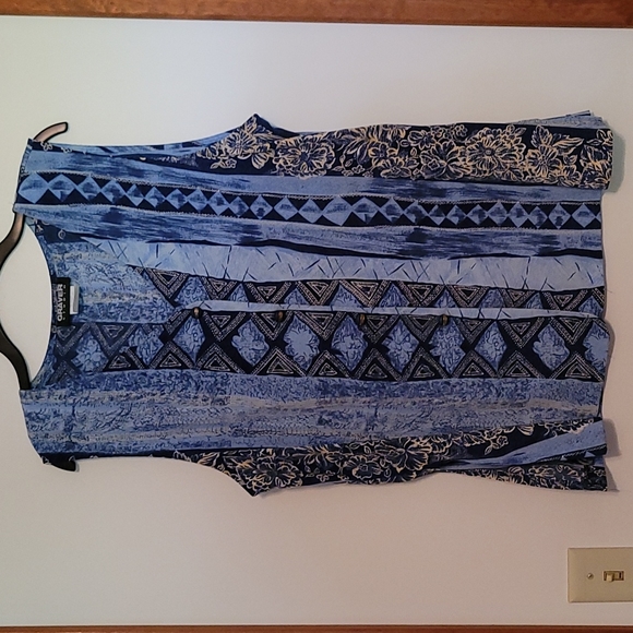 Graver Studio Tops - Graver Studio sleeveless blouse